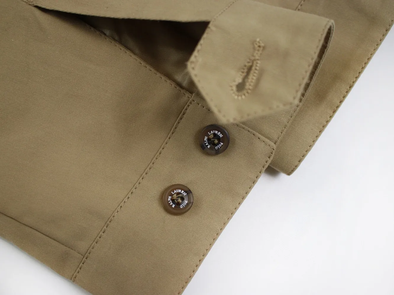🅿️350 Ralph Lauren's new 2024 classic old money style stand collar executive zipper jacket 1️⃣Selected from high-quality original developed pure cotton fabrics, with customized plaid lining inside, the overall wear effect is very soft and comfortable, 2️⃣The workmanship details are perfectly controlled, the chest is exquisitely embroidered with small logos, and the dropped shoulders are made of unique splicing technology to highlight your personality! The version is simple but not simple! 3️⃣ Complete with tag accessories, unisex design, and a very versatile jacket for men and women! Color: black, navy, khaki, green Size: S, M, L, XL
